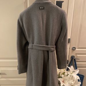 I am selling my gray kneelength Calvin Klein winter coat